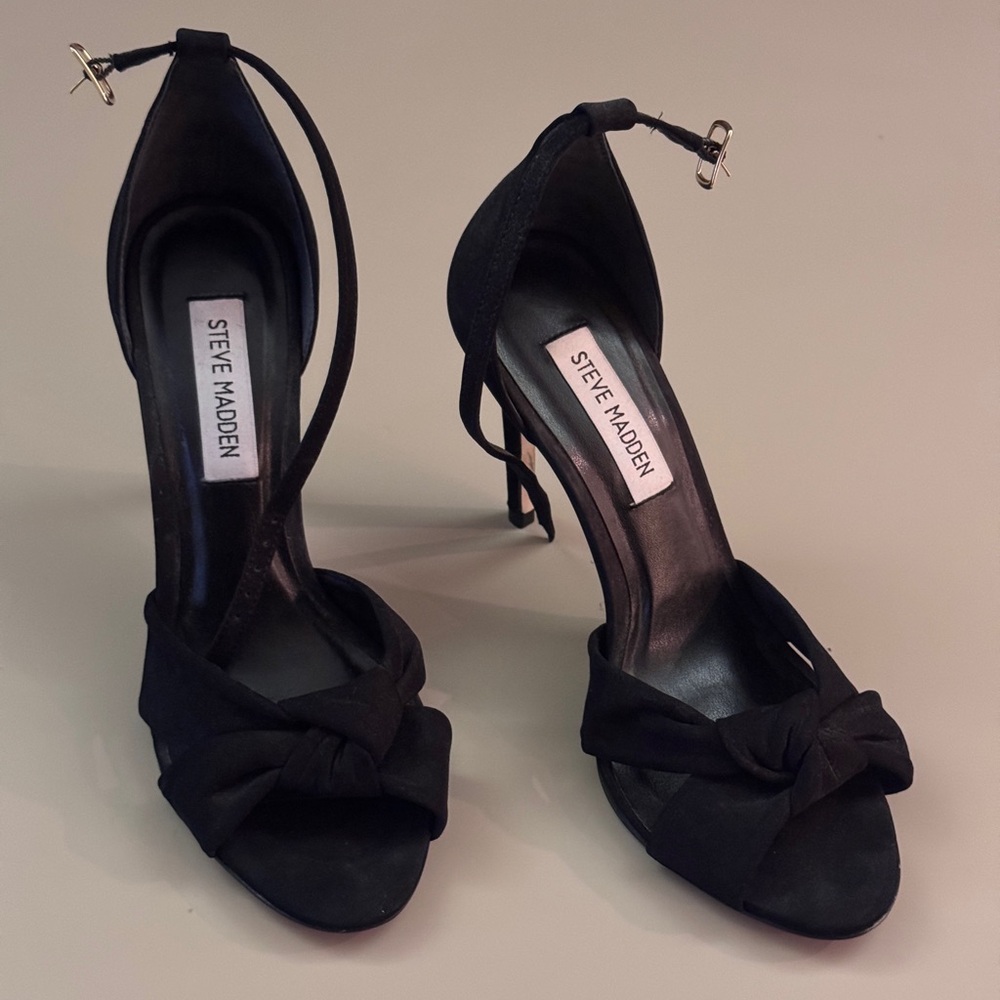 🖤Steve Madden Black Knotted Heels 🖤